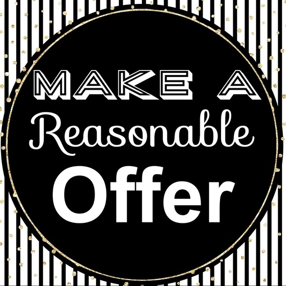 Classic black strappy camisole tank - Picture 2 of 7